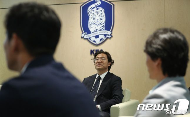 “我们必须在赛季末会面来决定未来，我认为要么会完成续约要么就会离队。